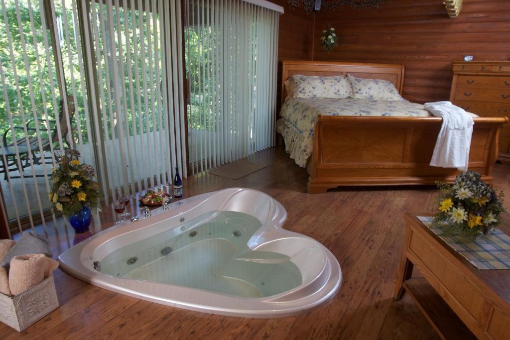 Serenity Springs - Michigan City Hotel Springfield Room photo